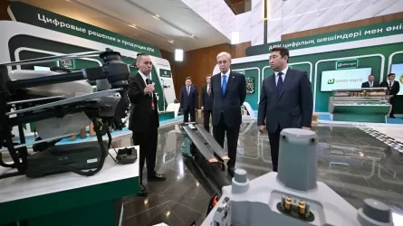 Мемлекет басшысы ауыл шаруашылығындағы цифрлық шешімдер көрмесін аралап көрді