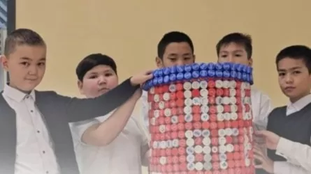 Семей қаласының оқушылары пластик қақпақтардан EcoBox дайындады