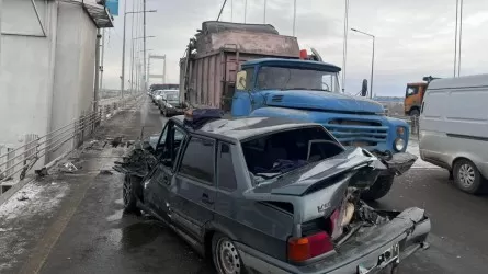 На мосту произошло тройное столкновение в Семее 