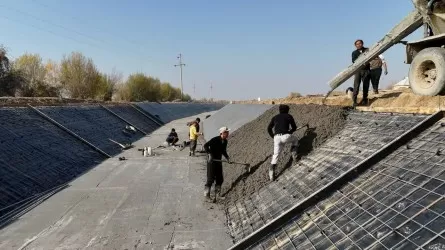 Десятки километров оросительных каналов обновляют в Туркестанской области 