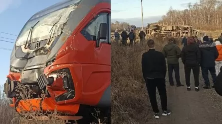 ЧП на железной дороге: поезд перевернул мусоровоз в России 