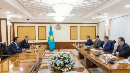 Үкіметте экологиялық таза авиаотын өндіретін зауыт салу мәселесі талқыланды