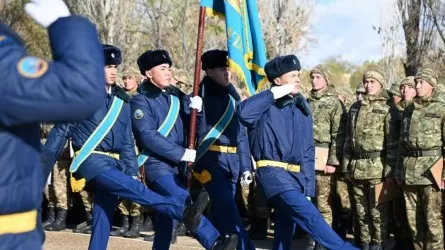 Ақтау гарнизонының 200-ден аса сарбазы Жауынгерлік тумен қоштасты