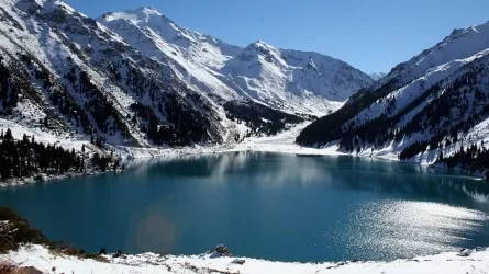 Казахстан за полгода заработал более миллиарда долларов на туризме 