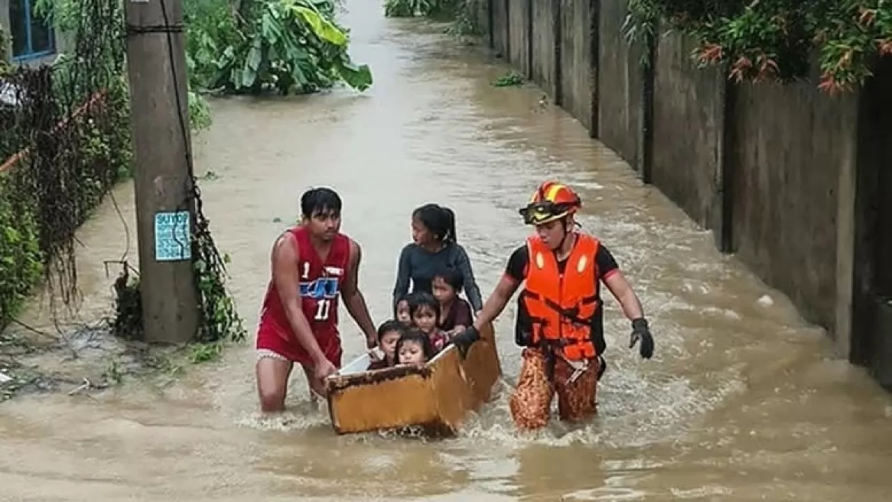 Филиппинде "Калмаеги" тайфунынан 140 адам қаза тауып, 127 адам жоғалып кетті