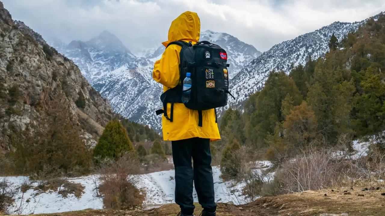 Почему зумеры массово выбирают одиночные путешествия