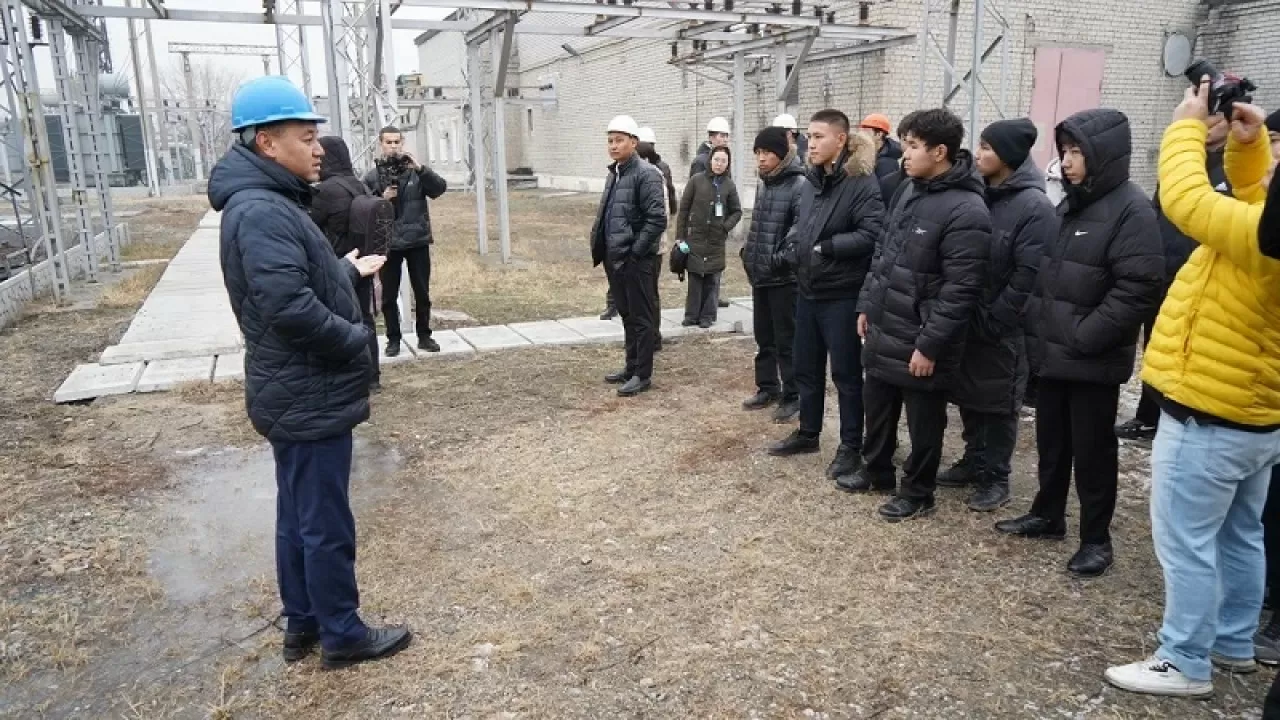 В области Абай День открытых дверей показал студентам работу энергетиков  