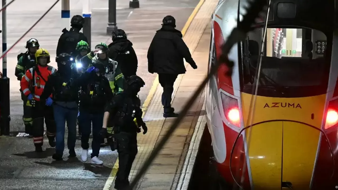 Британияда пойыздағы шабуылдан 10 адам зардап шекті