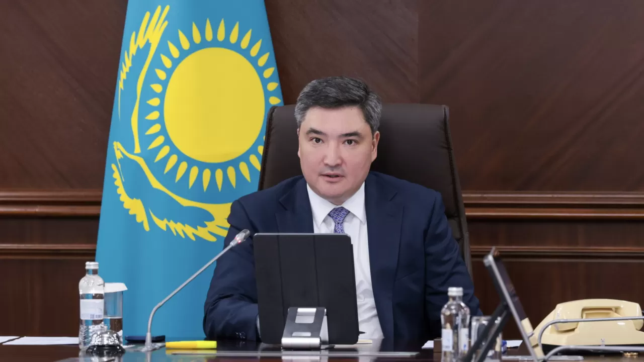 Олжас Бектенов дәрі-дәрмек бағасының негізсіз өсуіне тосқауыл қоюды тапсырды