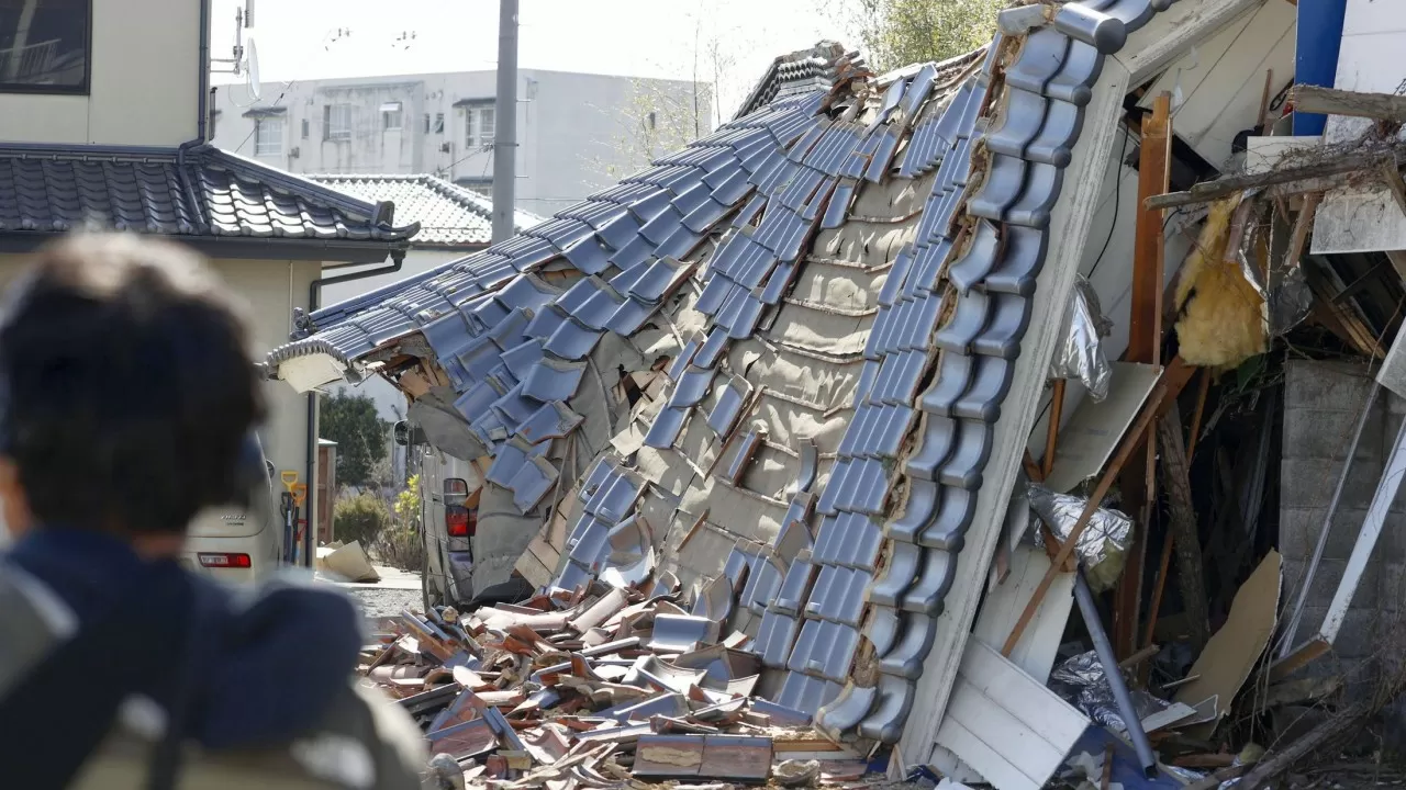 Жапонияда 6,7 балдық жер сілкінісі болып, цунами дабылы жарияланды