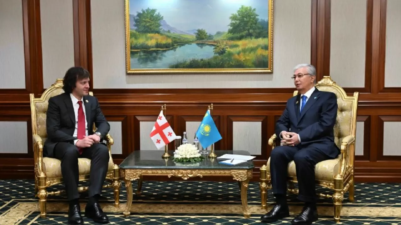 Токаев обсудил с премьером Грузии транспорт и торговлю  