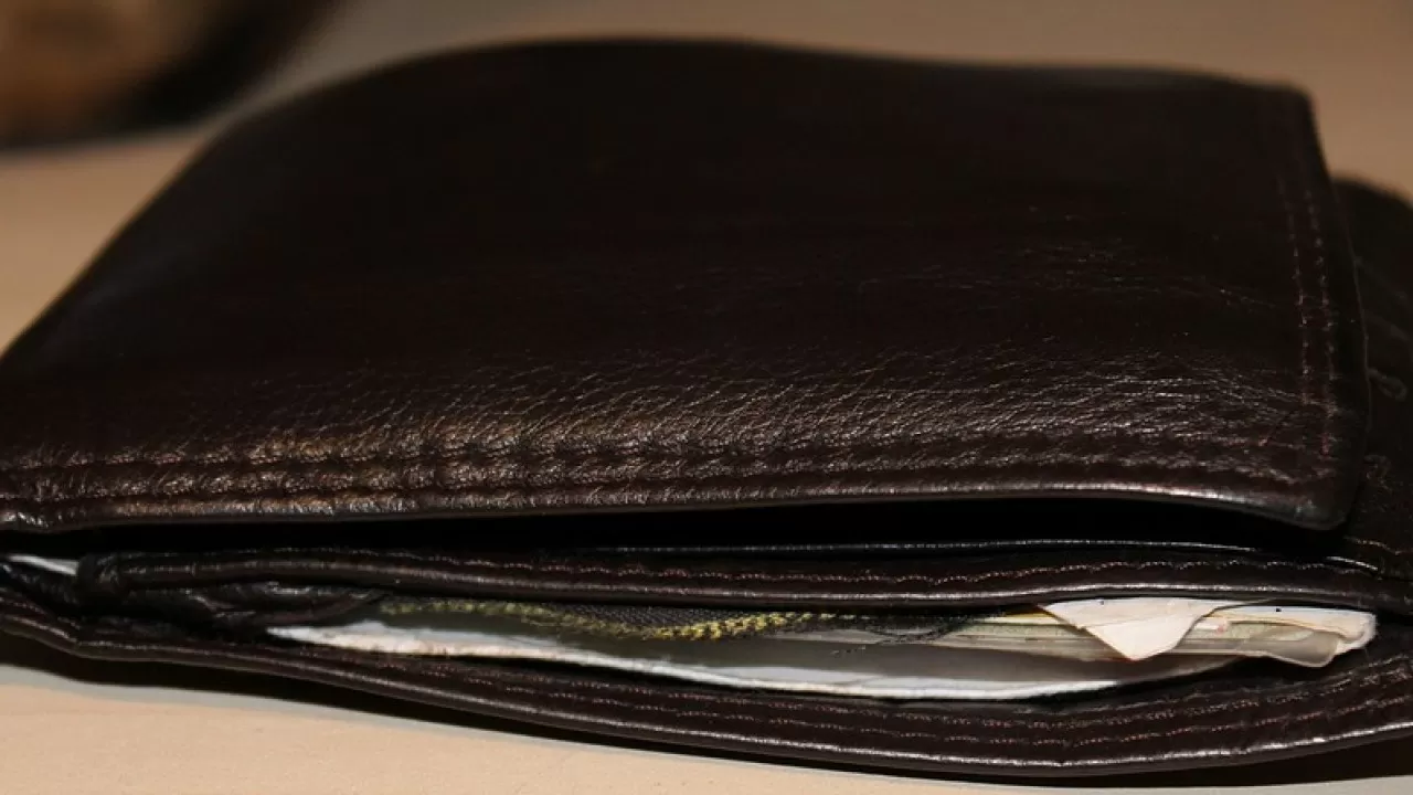 Какие размеры МЗП и МРП на 2026 год утвердили на 2026 год в Казахстане 