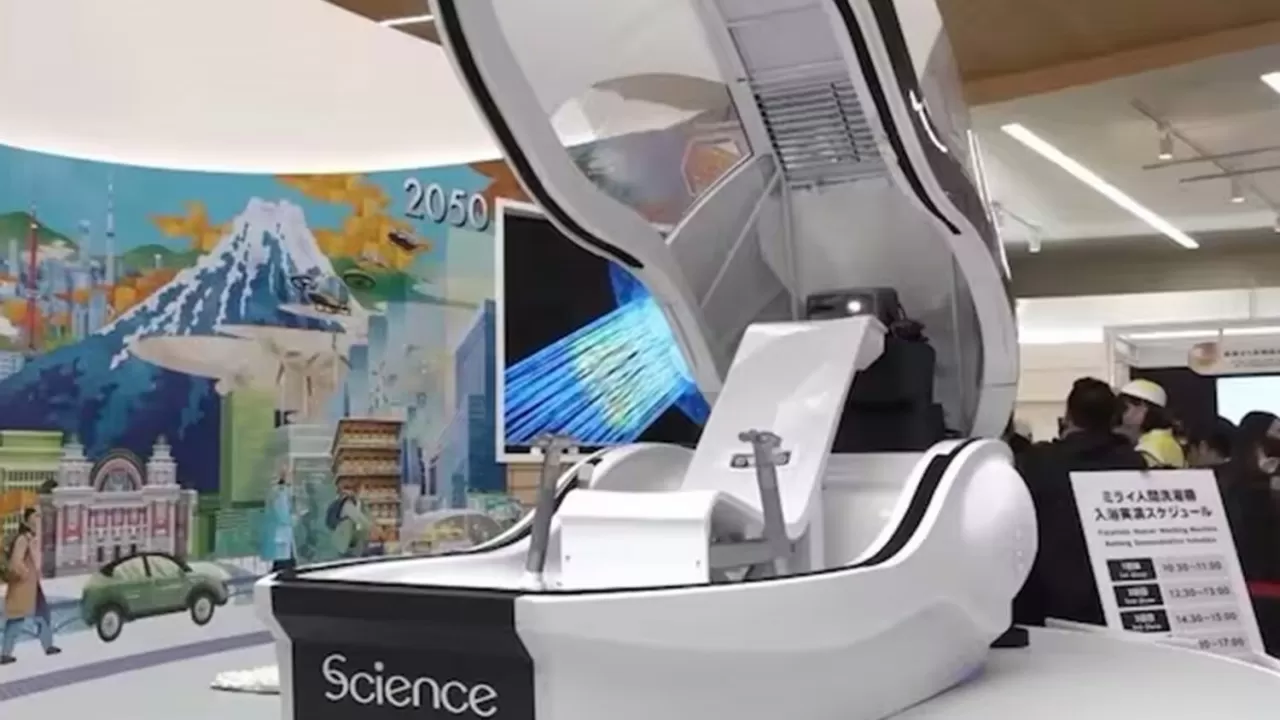 В Японии показали  "стиральную машину" для людей