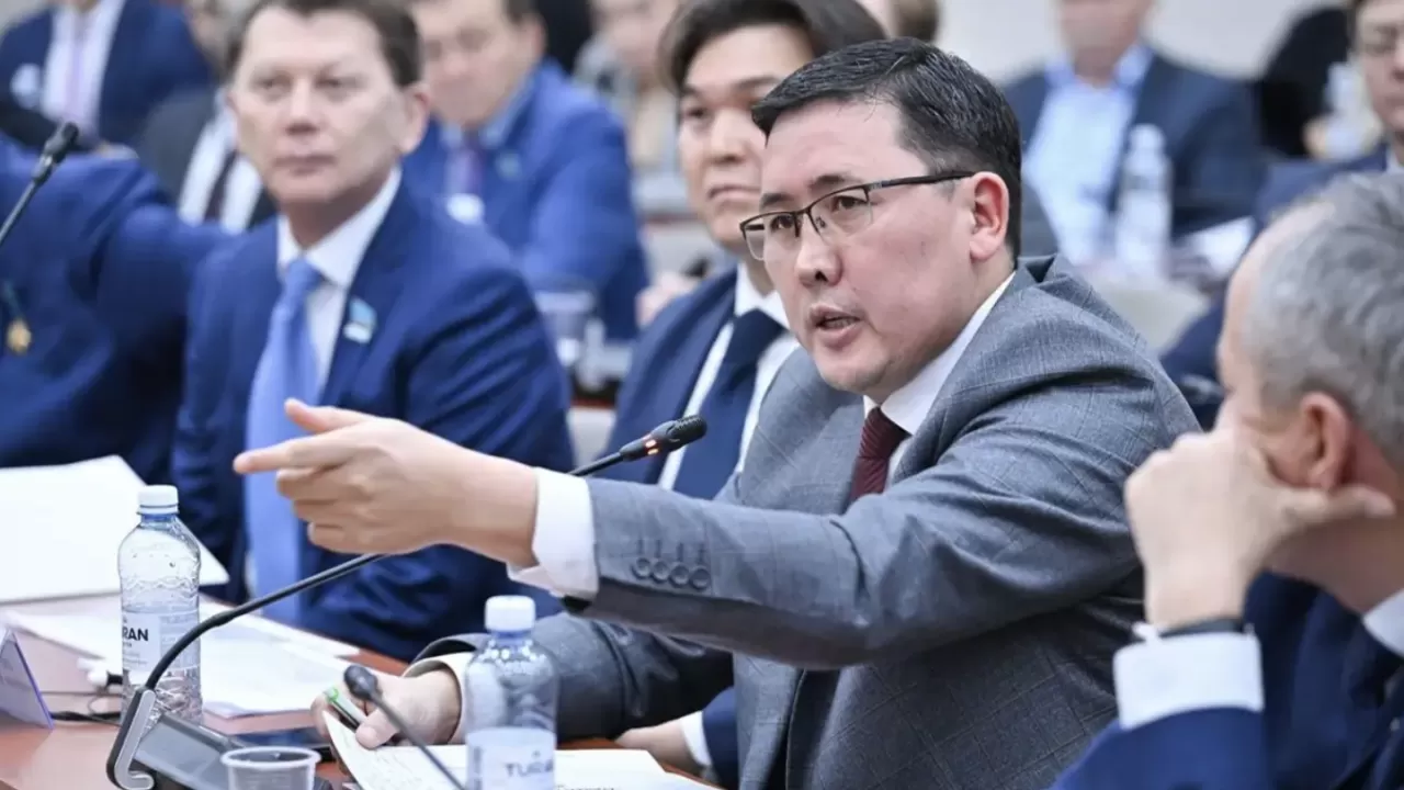 "Бұл сәтті 34 жыл күтті": Депутат Моңғолиядан келген қандастарға қатысты қабылданған заң туралы