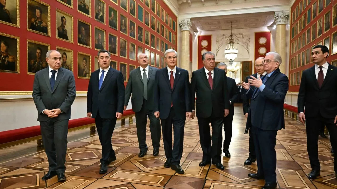 Токаев и главы стран СНГ посетили  Эрмитаж