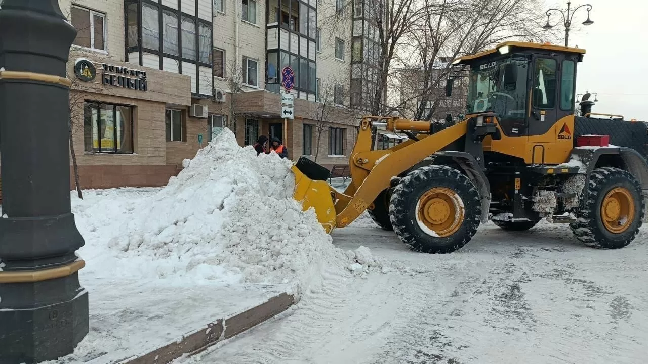 Снежный плен при -27: справятся ли коммунальщики Астаны со снежными завалами 