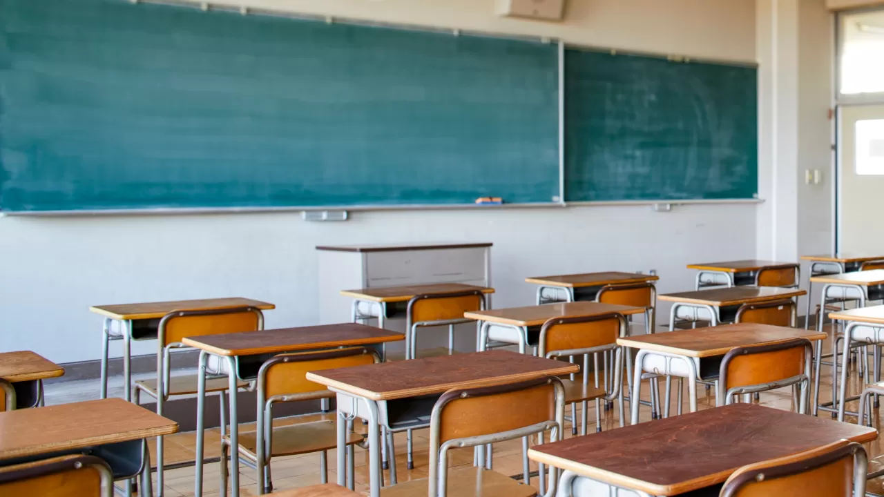 Үкімет жеке мектеп саламын дегендерге миллиардтарды "таратып жатыр"