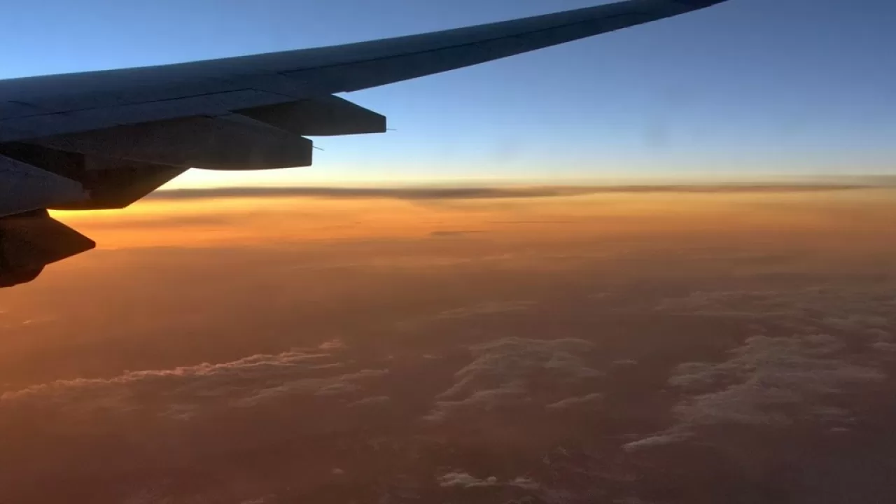 Вылетевший из Алматы самолет подал сигнал бедствия 