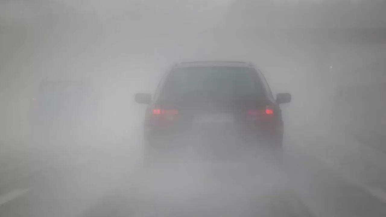 Тұманға байланысты Алматы–Қонаев тас жолы жабылды