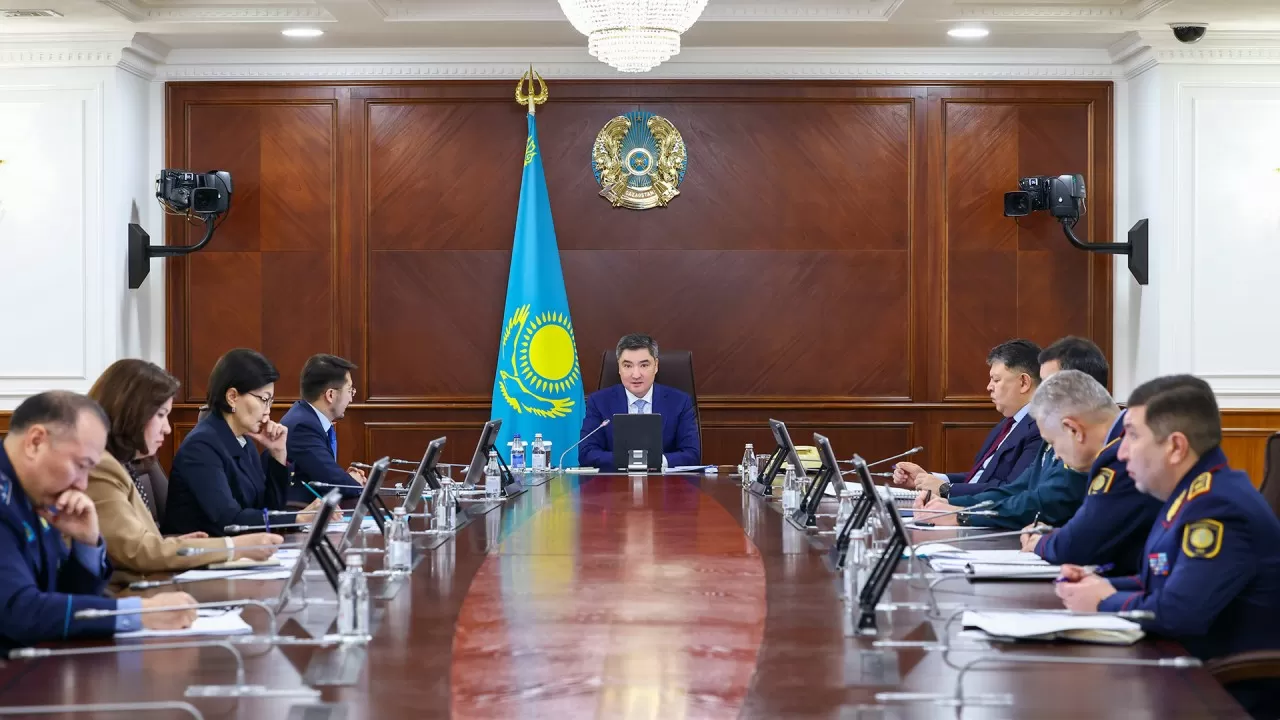 Жаңа жылға дайындық: Үкіметтің тапсырмасымен полиция күшейтілген жұмыс режиміне көшті