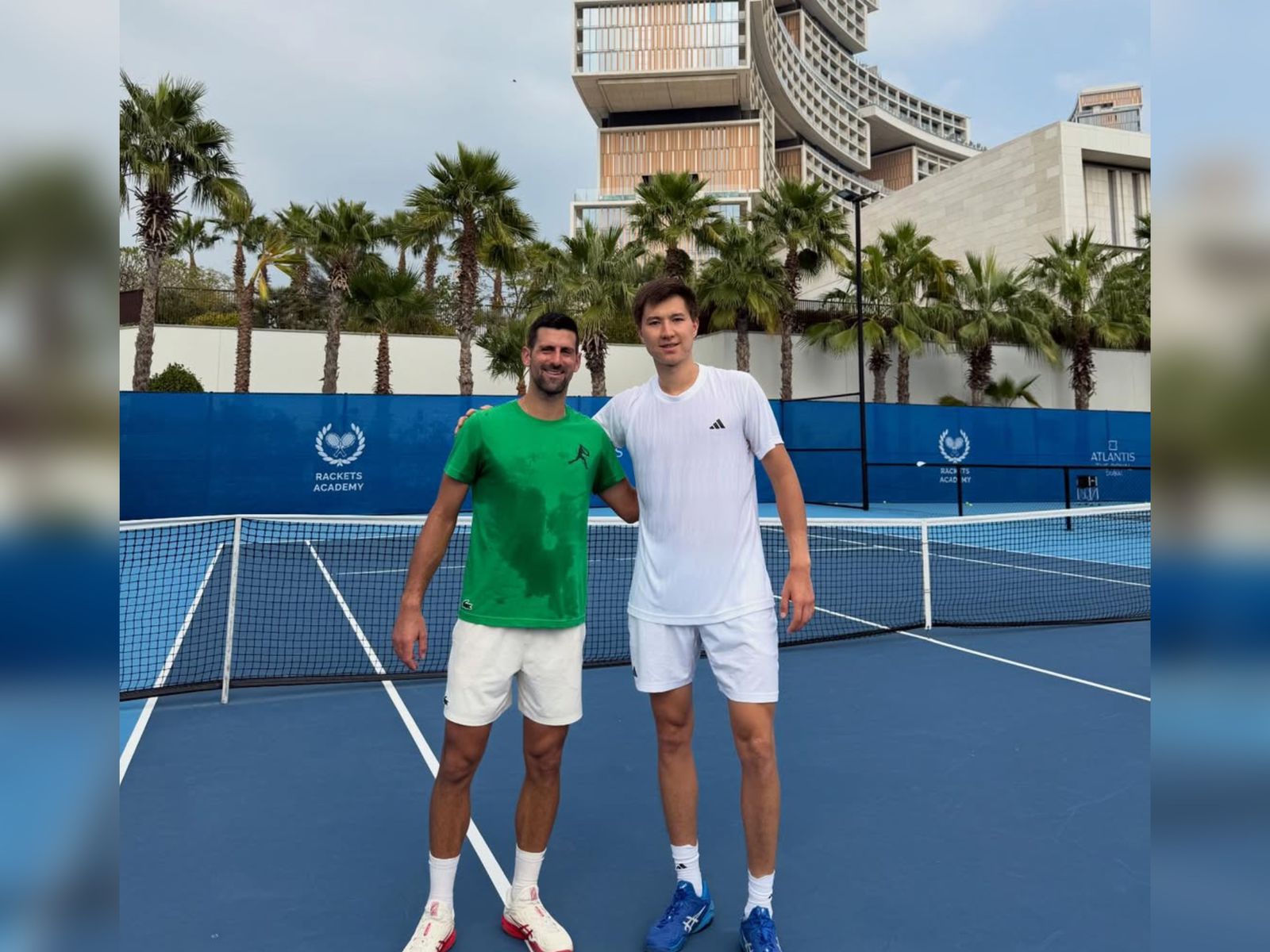 Қазақстандық теннисші атақты Новак Джоковичпен жаттығып жатыр