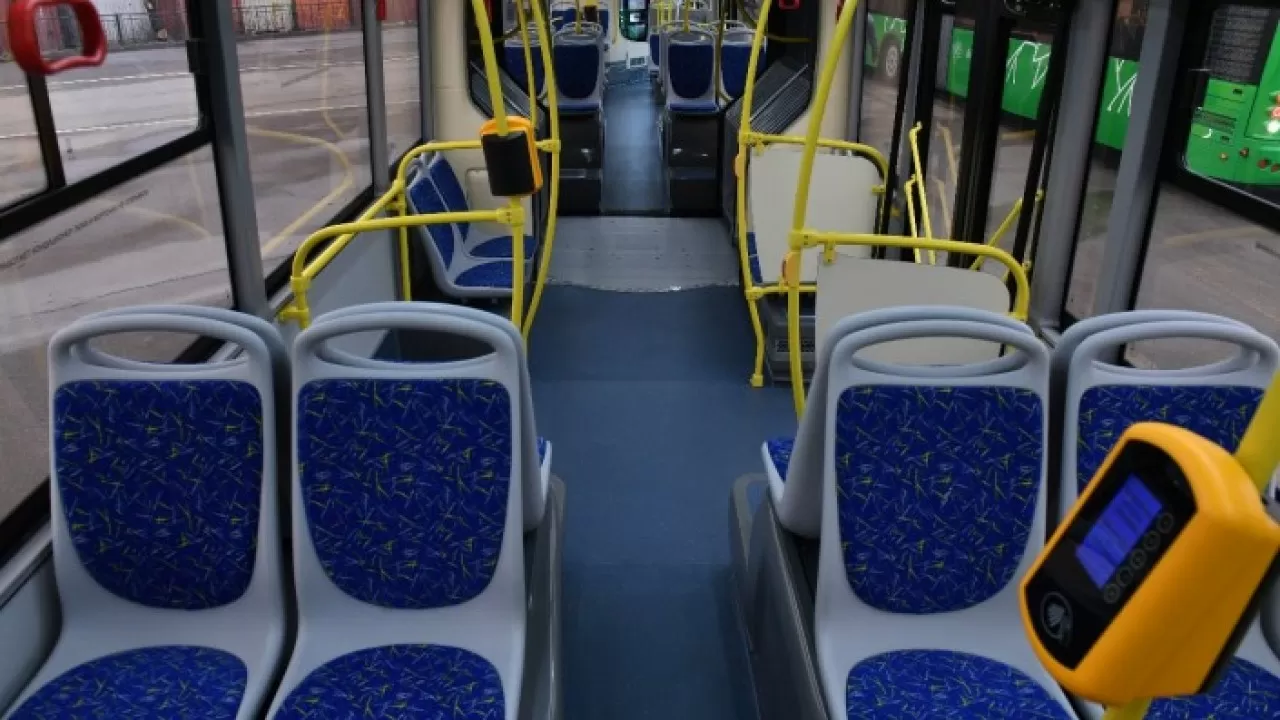 Аяғына пышақ сұққан: Теміртауда автобуста жолаушыны жарақаттаған ер адам қолға түсті