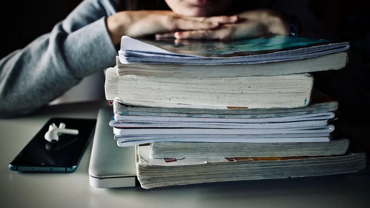 Экспертизу казахстанских учебников будут проводить по новым правилам 