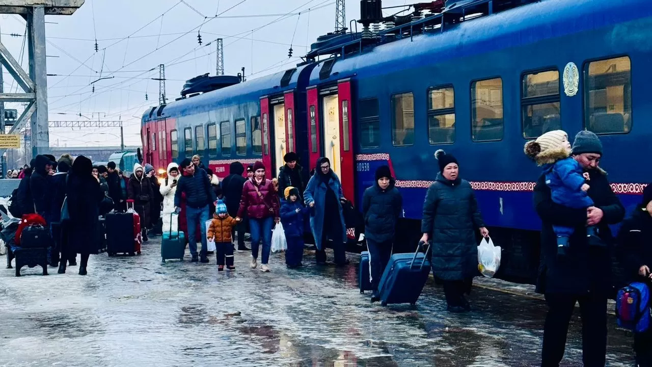 Қолайсыз ауа райы кезінде 320 жолаушы электр пойыздарымен тасымалданды