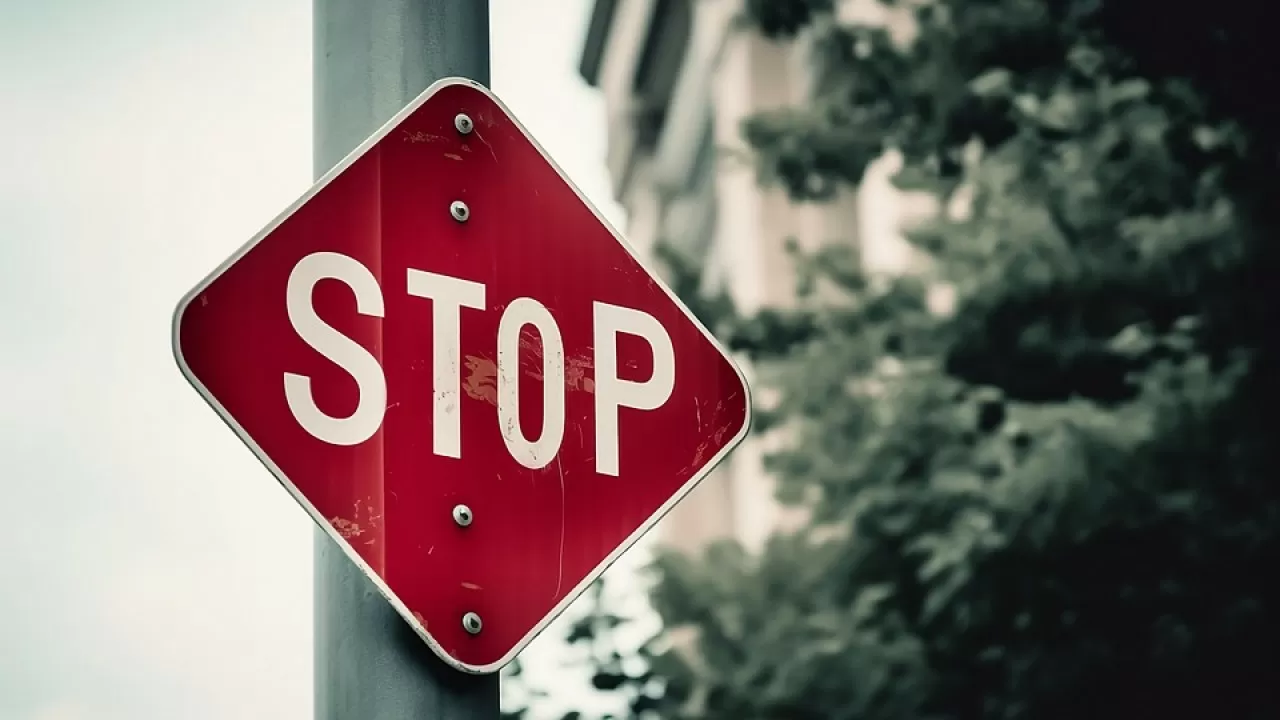 Сразу в двух регионах Казахстана перекрыли трассу 