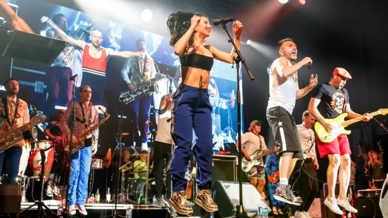 Звезда за миллионы: кто возглавил рейтинг дорогих артистов новогодних корпоративов