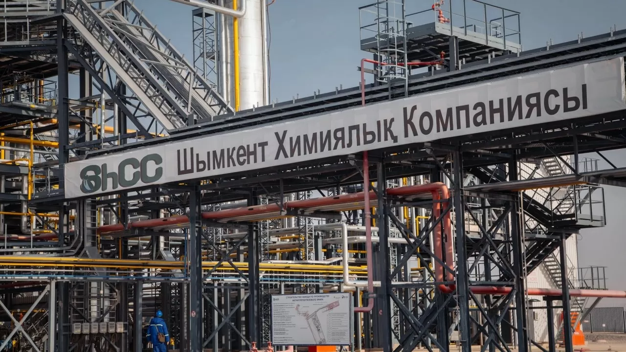 Как шымкентский завод обеспечил Казахстан критически важной добавкой для АИ-95