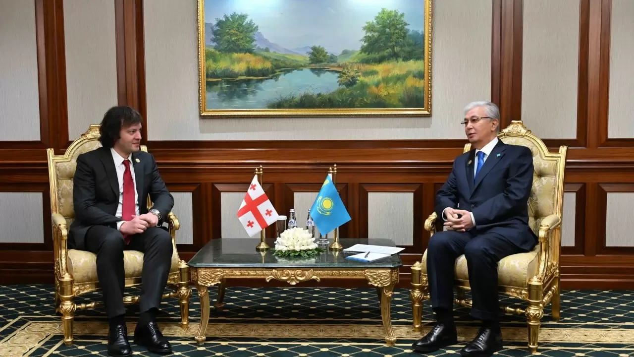 Қасым-Жомарт Тоқаев Грузия Премьер-министрі Ираклий Кобахидземен кездесті
