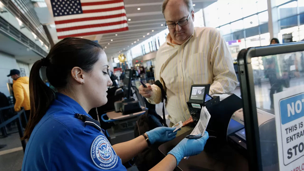 АҚШ елге келетін туристердің әлеуметтік желілерін тексермек