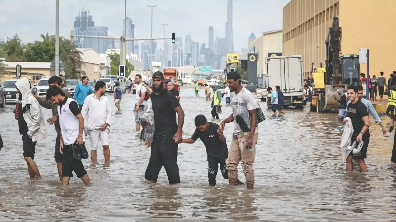 Снег в пустыне и потоп в Дубае: на Ближний Восток обрушилась погодная аномалия