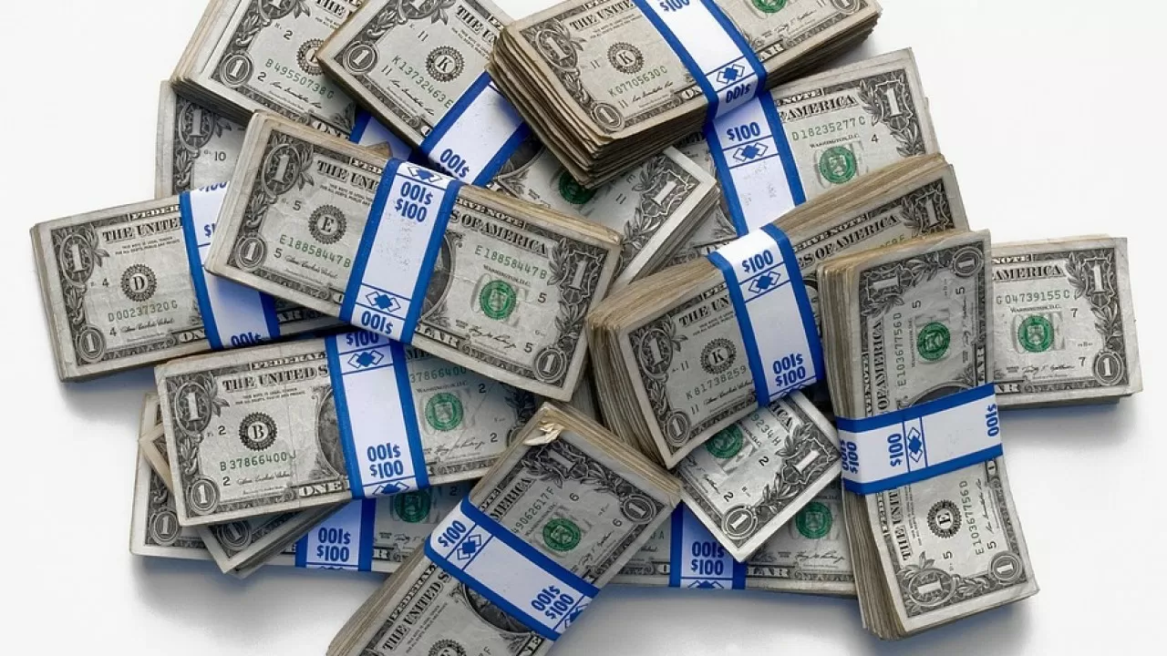 Тенге ослаб на KASE: курс доллара превысил 522 тенге 