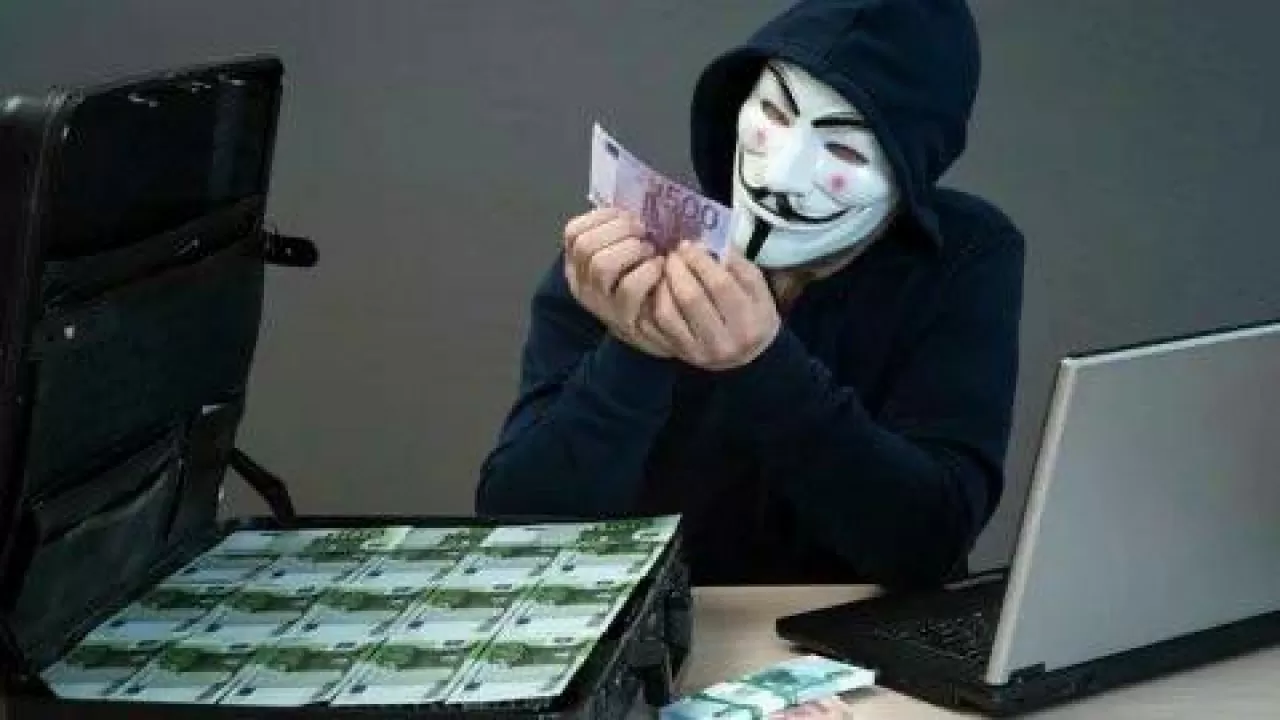 Мошенники охотятся за наличными: деньги просят "на страхование"