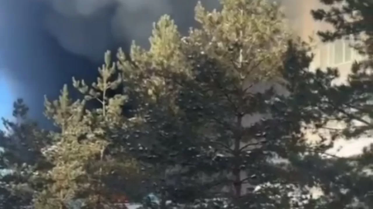 Столб черного дыма на левом берегу напугал жителей Астаны 