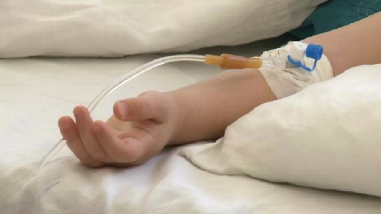 Пойызда газдан уланған 2 бала жансақтау бөлімінен ауыстырылды