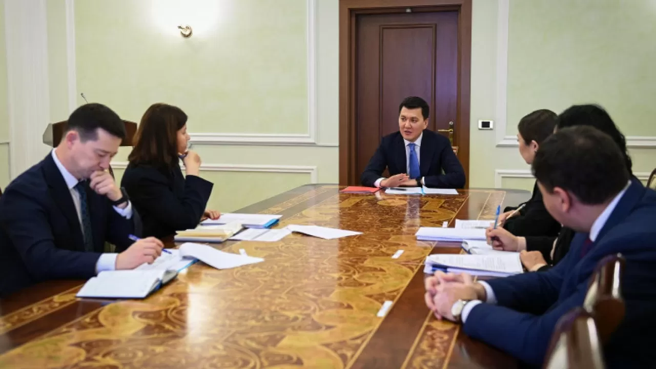 "Адал азамат" бағдарламасы жекеменшік мектептерді де толық қамтуы тиіс – Ерлан Қарин