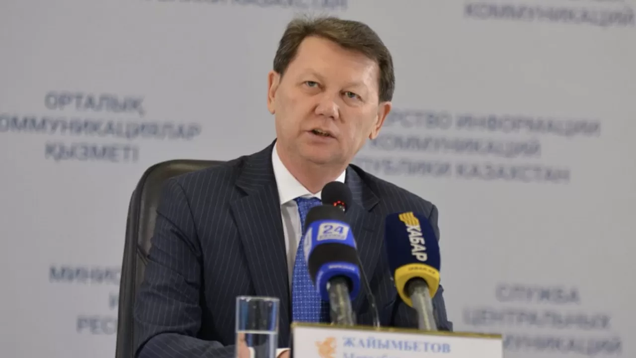 "Қағазбастылық, WhatsApp чаттар": Депутат мұғалімнің жұмысына кедергі келтіретін мәселелерді атады