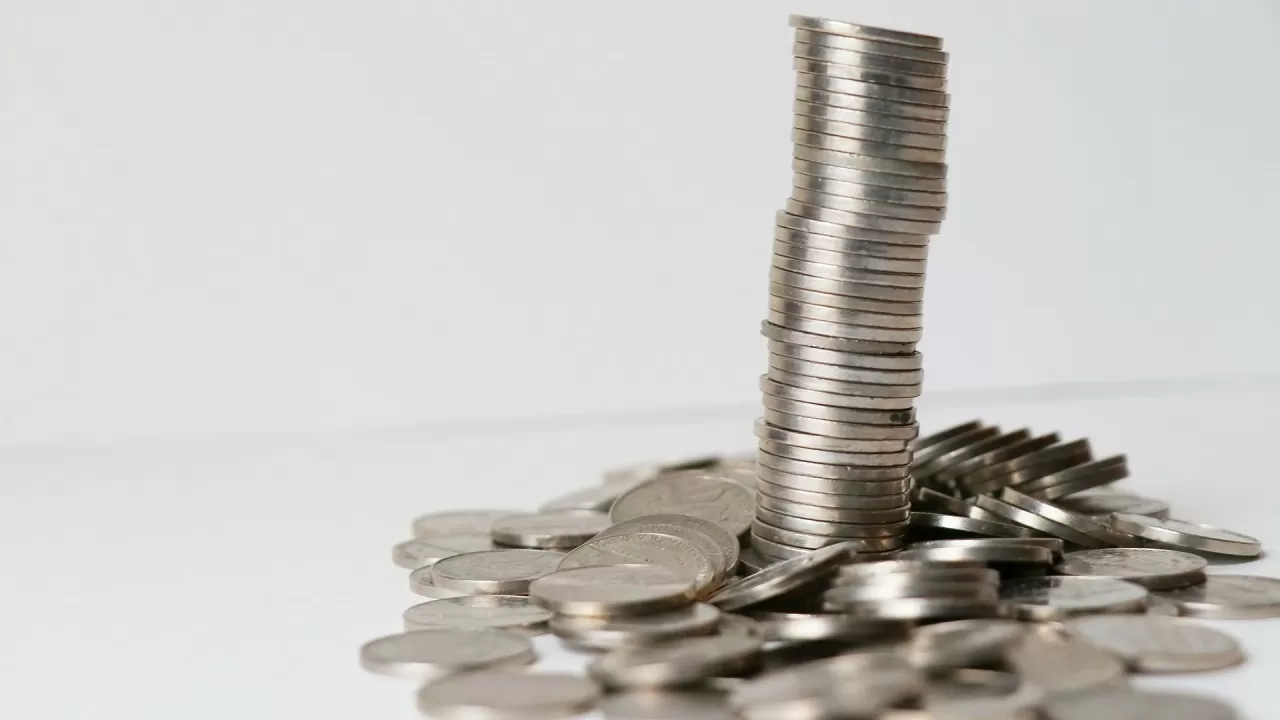 Доходы и расходы населения Казахстана продолжают сокращаться