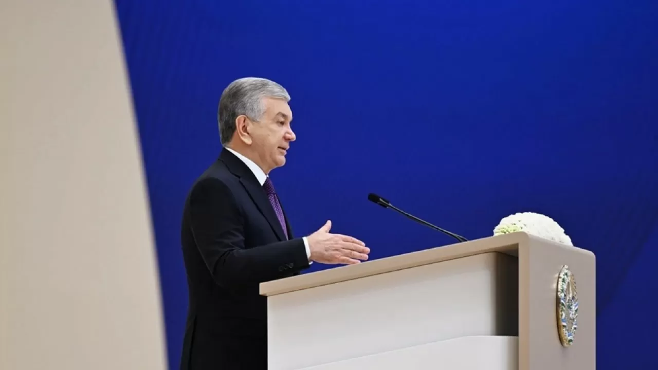 Президент Узбекистана объявил чрезвычайное положение