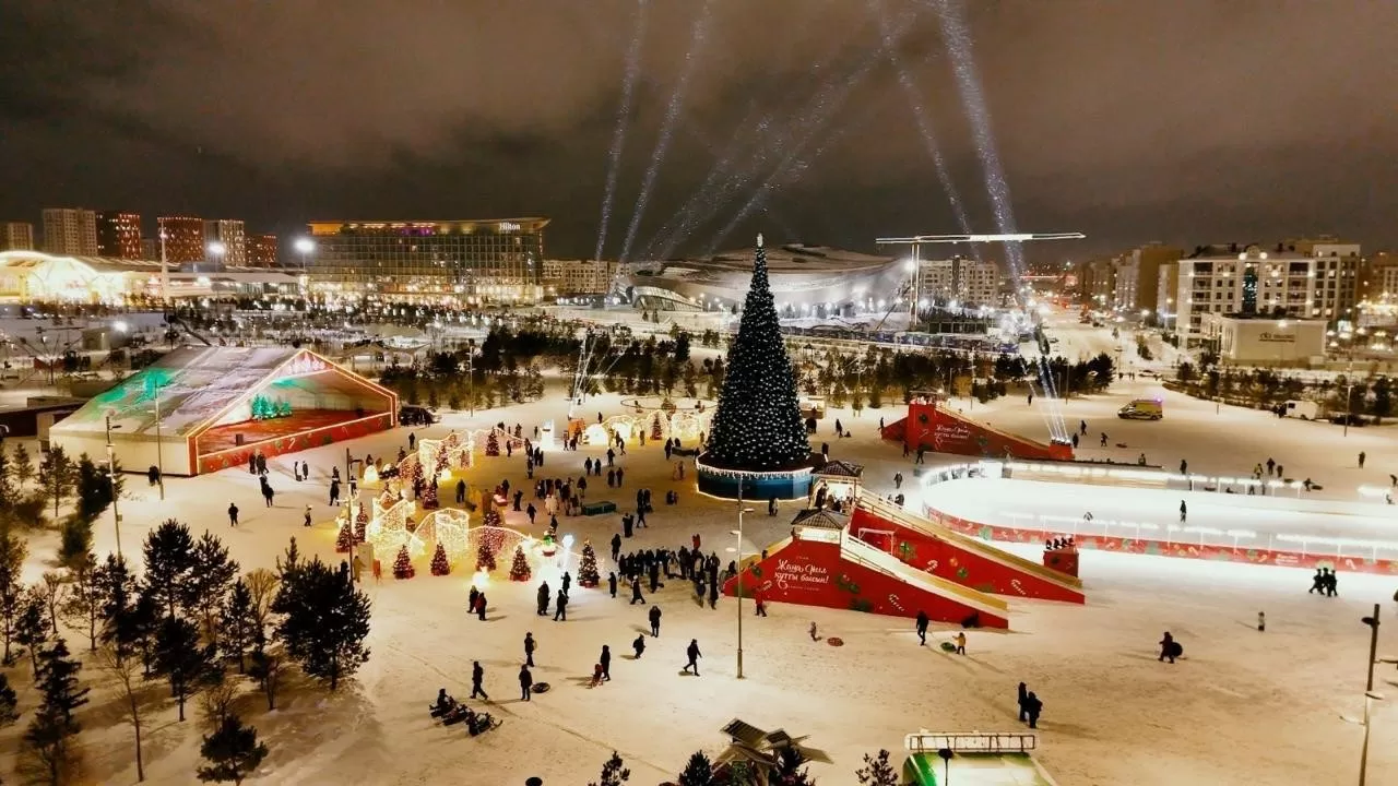 Астана готова к новому году: город сияет огнями