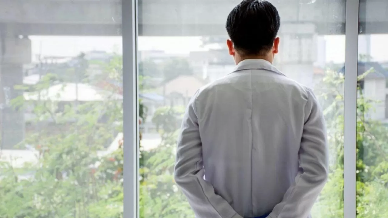 В махинациях на 115 млн тенге подозревают главного врача на юге Казахстана 