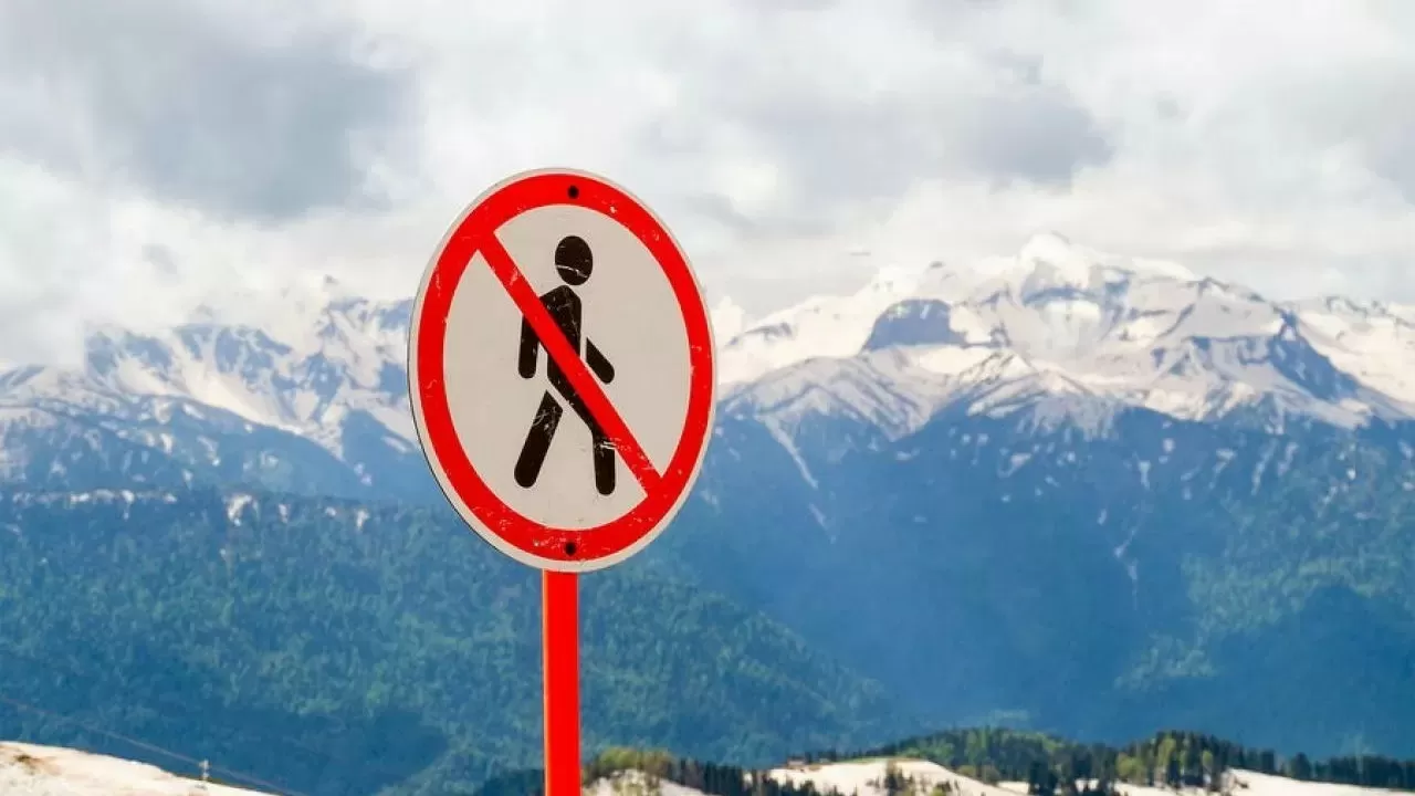 Почему алматинцам закрыли путь в горы