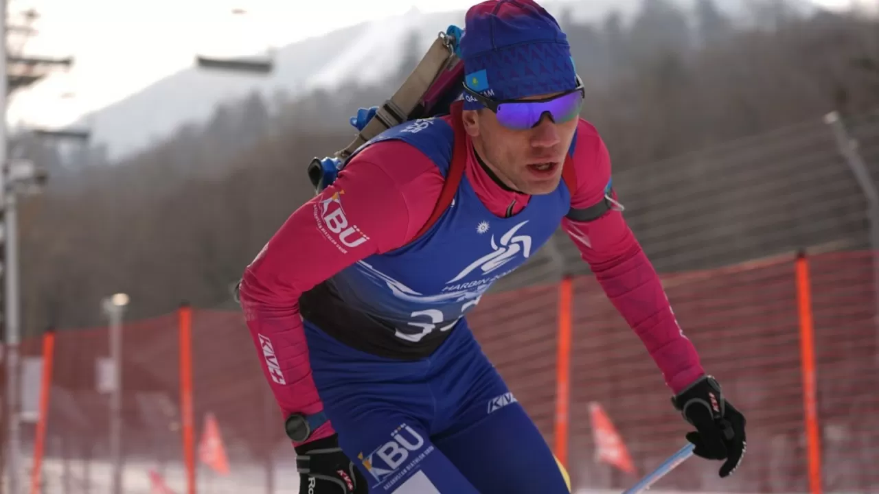 Казахстанец показал исторический результат в гонке кубка мира по биатлону