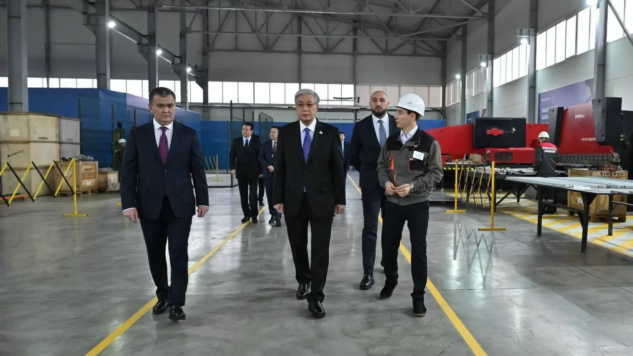 Президент Besqaru зауытымен танысты