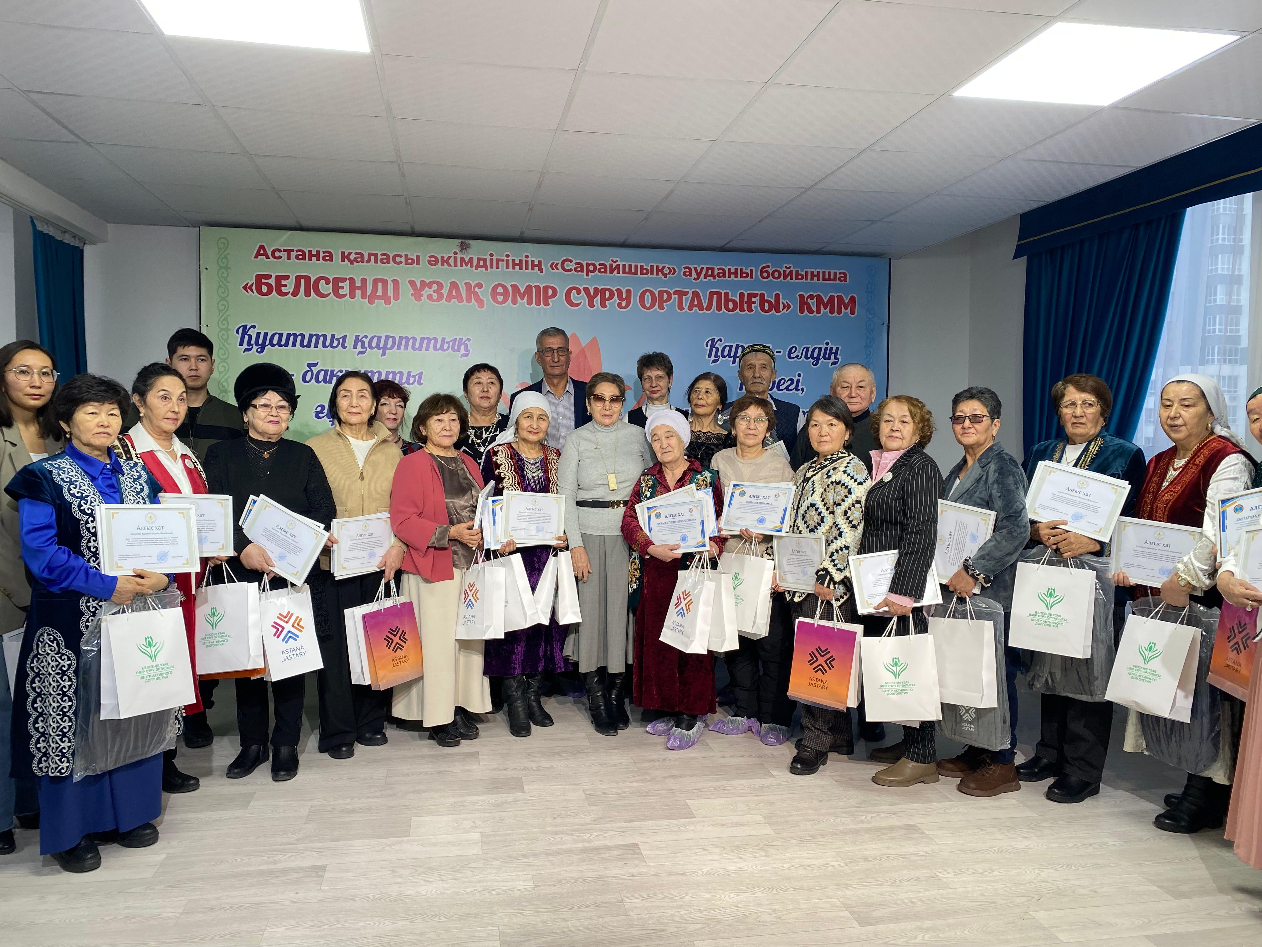 &laquo;Күміс волонтер&raquo;: Астананың дамуына үлесін қосып жүрген зейнеткерлер марапатталды 