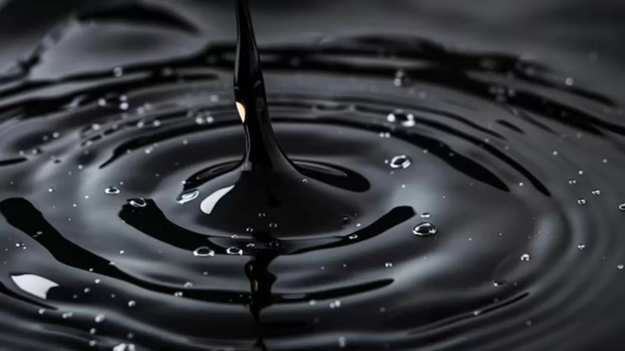 Нефть откатилась на фоне рисков с поставками из Венесуэлы и России