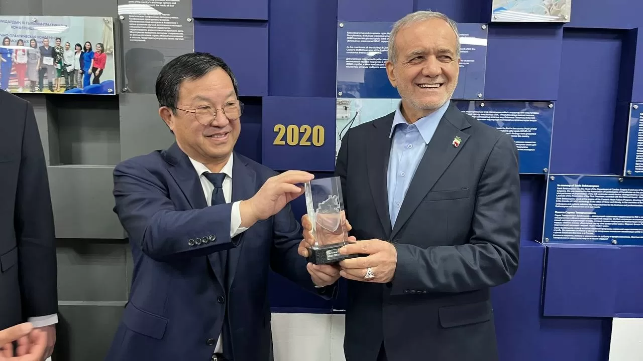 Президент Ирана стал почетным профессором одного из университетов РК